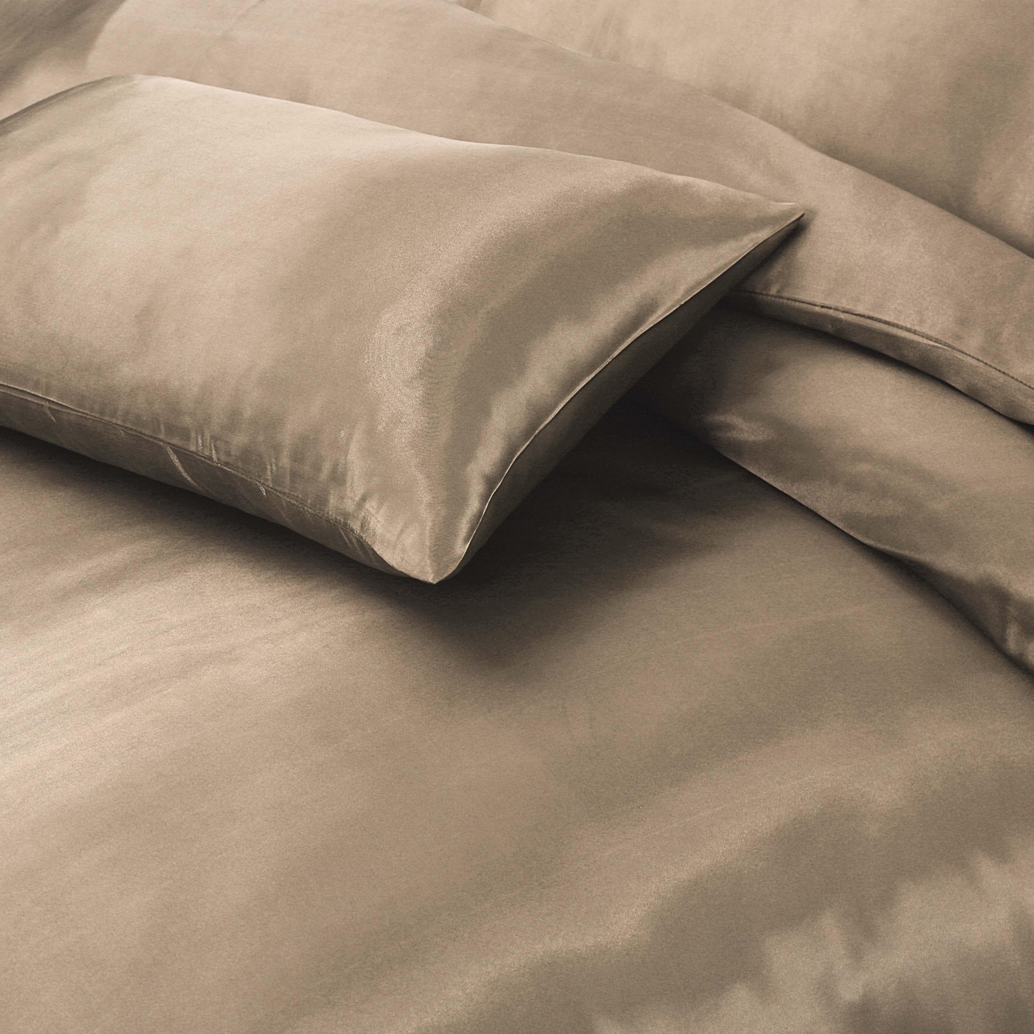 Luxury Satin Silk 6-Piece Bedding Set – Duvet Cover, Fitted Sheet & Pillowcases – Hotel-Style Soft, Elegant Bed Linen UK Sizes