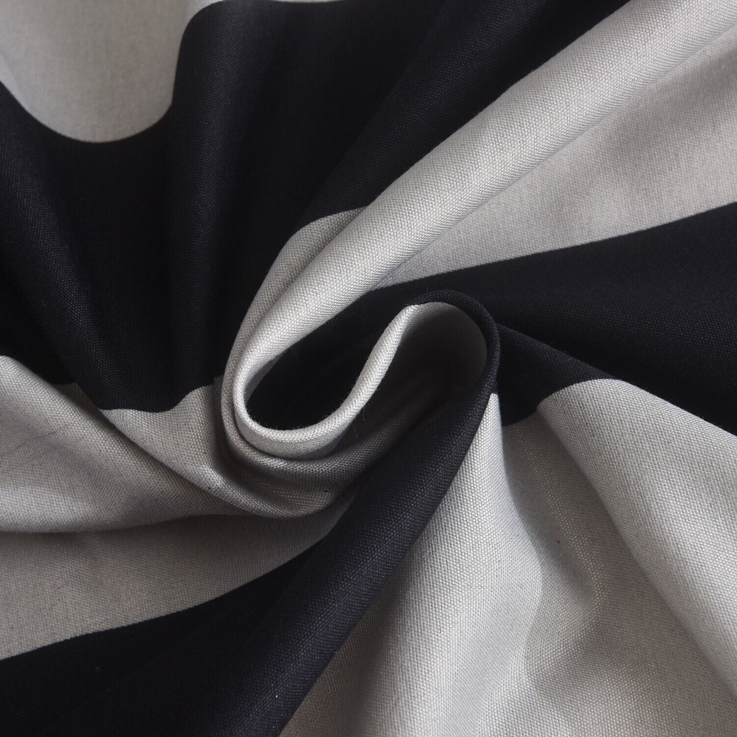 Obsidian Marble Luxe 4-Piece Bedding Set – Duvet Cover, Fitted Sheet & 2 Pillowcases.