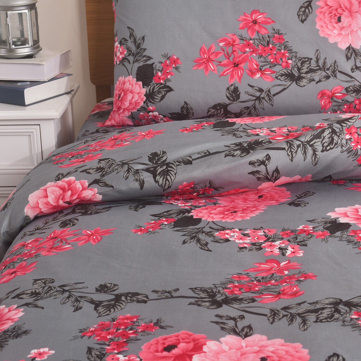 Obsidian Marble Luxe 4-Piece Bedding Set – Duvet Cover, Fitted Sheet & 2 Pillowcases.