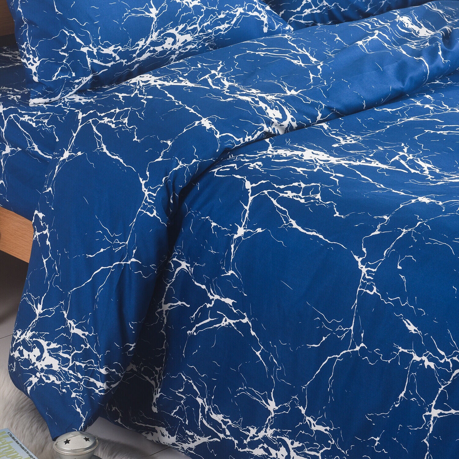 Obsidian Marble Luxe 4-Piece Bedding Set – Duvet Cover, Fitted Sheet & 2 Pillowcases.