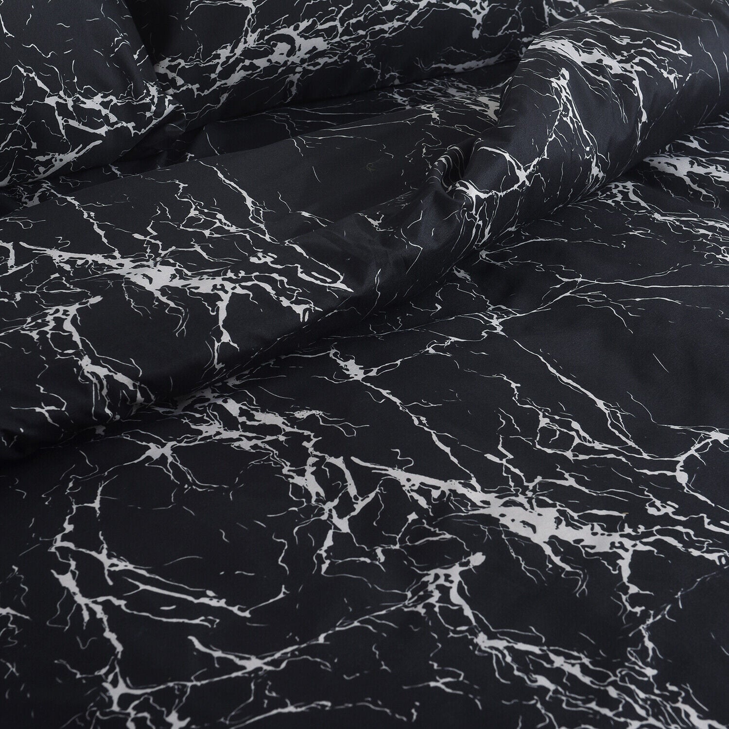 Obsidian Marble Luxe 4-Piece Bedding Set – Duvet Cover, Fitted Sheet & 2 Pillowcases.