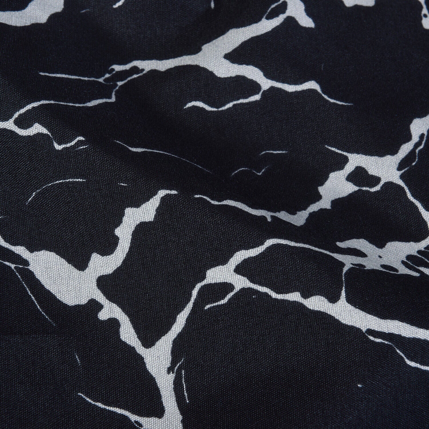 Obsidian Marble Luxe 4-Piece Bedding Set – Duvet Cover, Fitted Sheet & 2 Pillowcases.