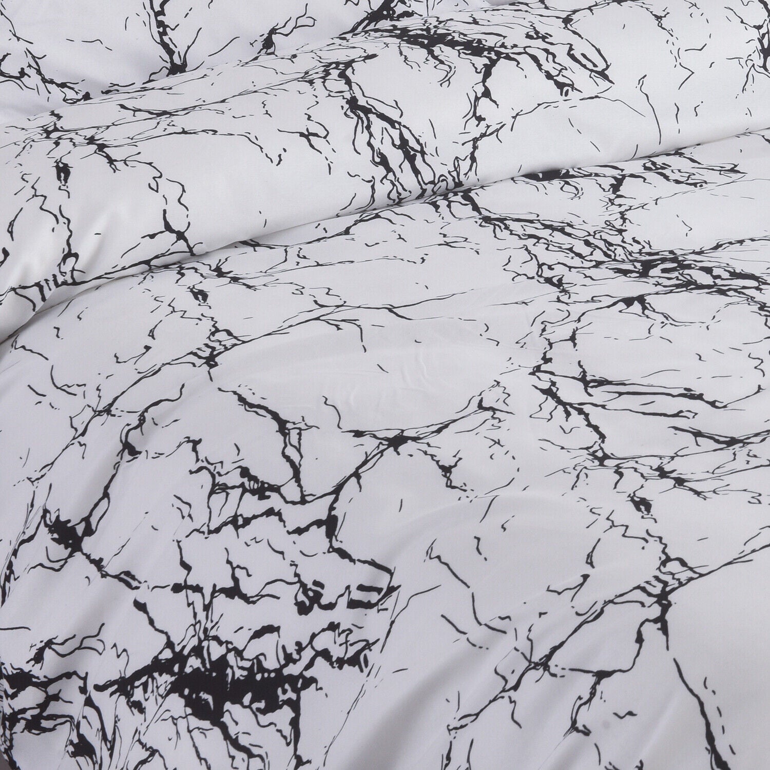 Obsidian Marble Luxe 4-Piece Bedding Set – Duvet Cover, Fitted Sheet & 2 Pillowcases.