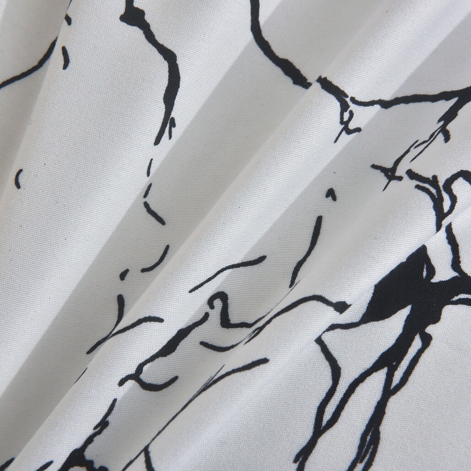 Obsidian Marble Luxe 4-Piece Bedding Set – Duvet Cover, Fitted Sheet & 2 Pillowcases.