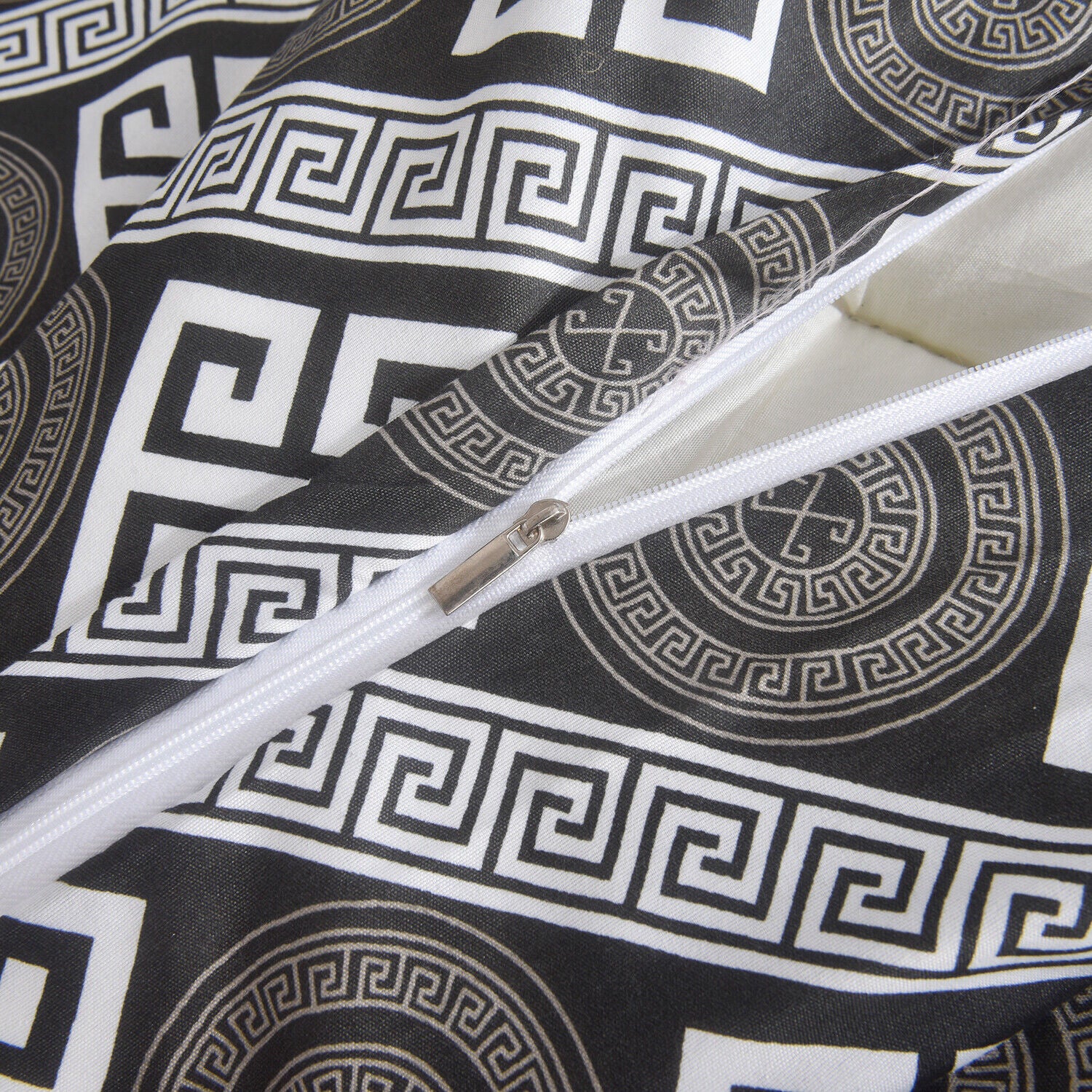 Obsidian Marble Luxe 4-Piece Bedding Set – Duvet Cover, Fitted Sheet & 2 Pillowcases.