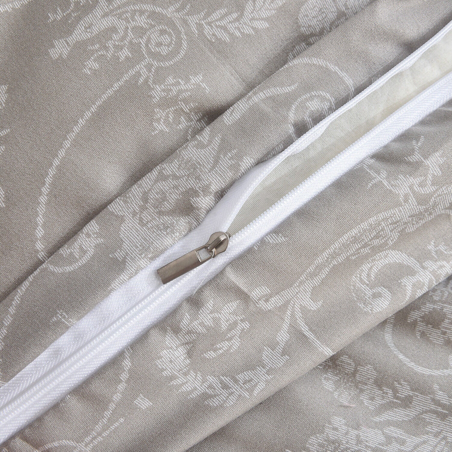 Obsidian Marble Luxe 4-Piece Bedding Set – Duvet Cover, Fitted Sheet & 2 Pillowcases.